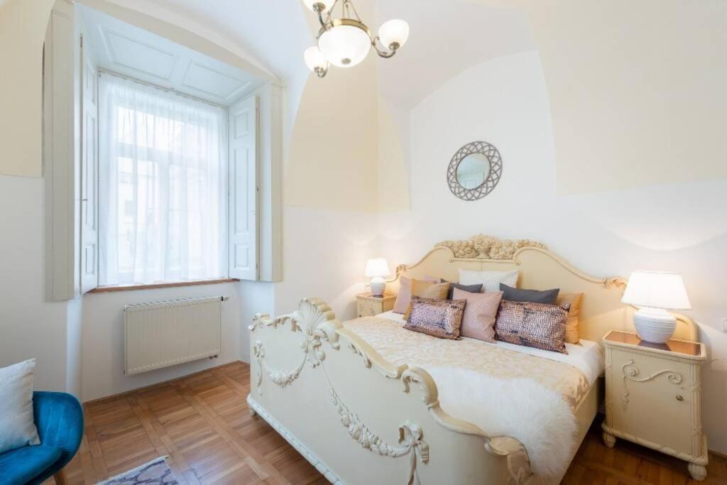 Rose Apartments / Romantic & Cozy / City Center Prag Eksteriør billede