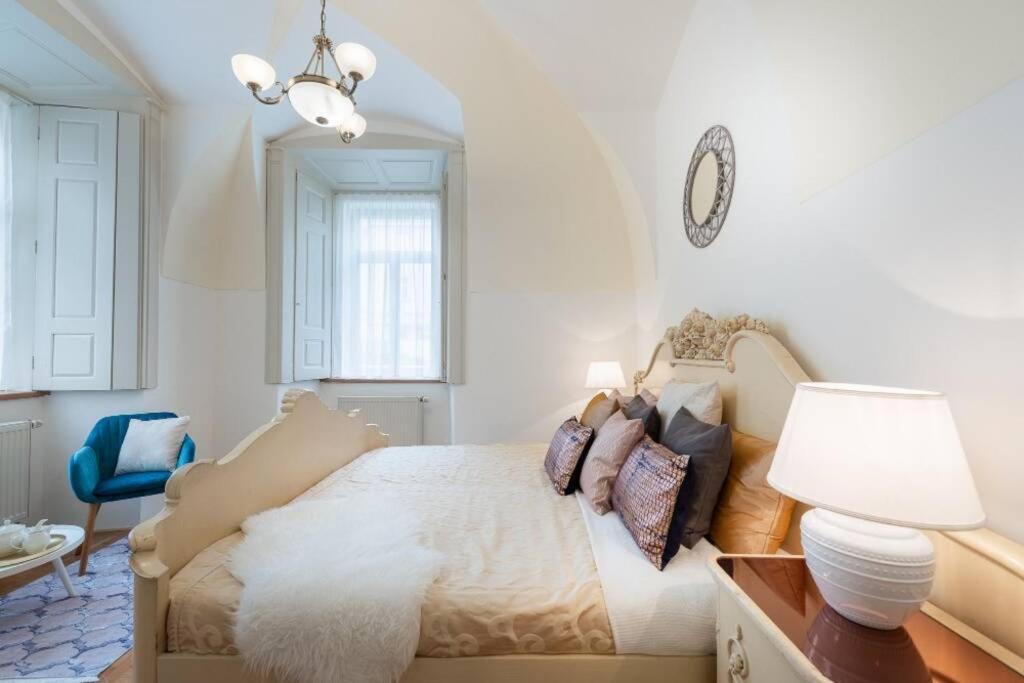 Rose Apartments / Romantic & Cozy / City Center Prag Eksteriør billede