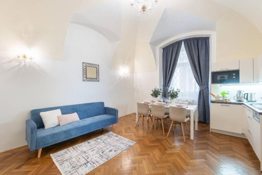 Rose Apartments / Romantic & Cozy / City Center Prag Eksteriør billede