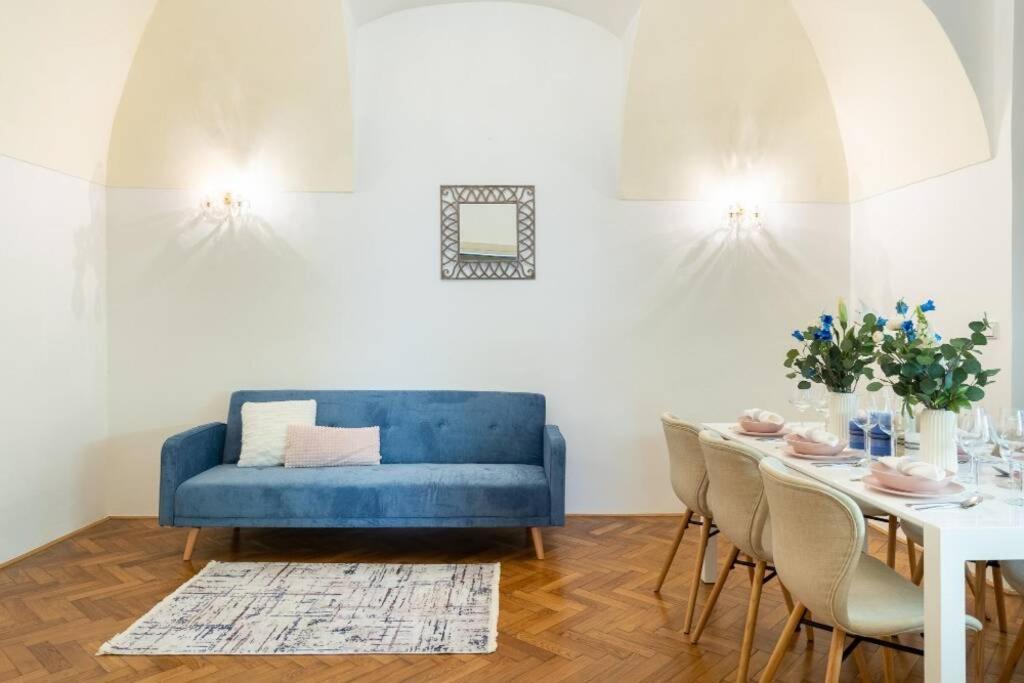Rose Apartments / Romantic & Cozy / City Center Prag Eksteriør billede