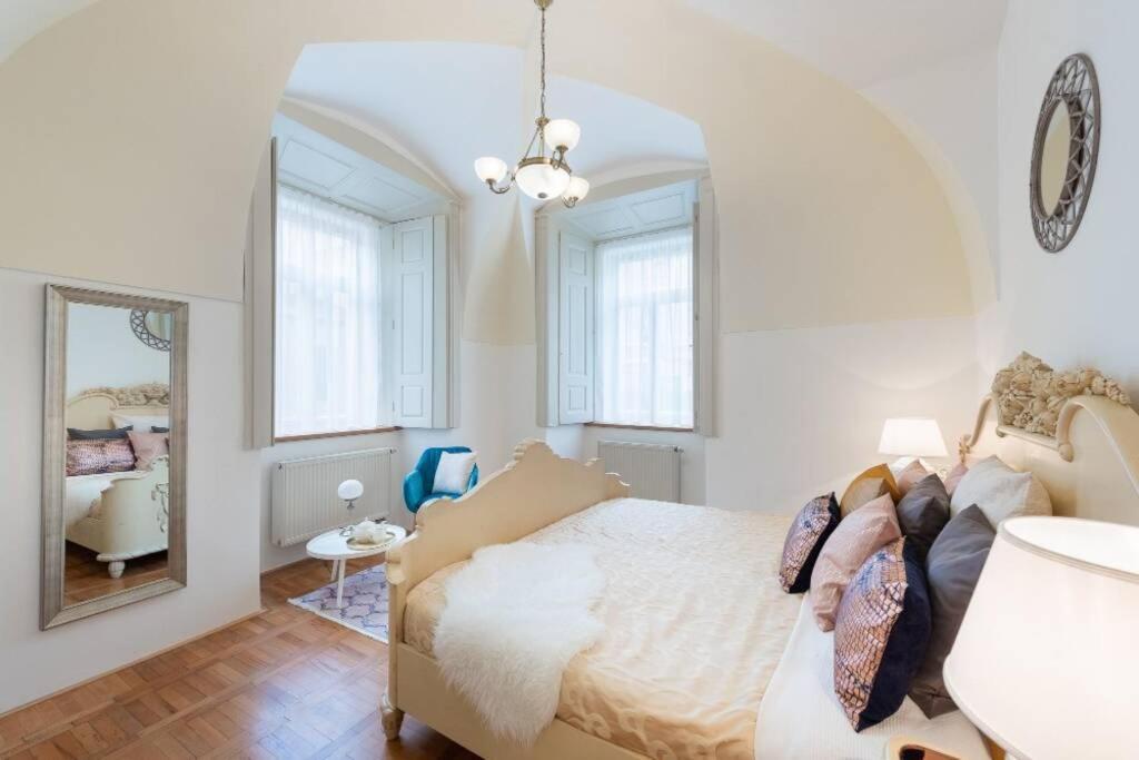 Rose Apartments / Romantic & Cozy / City Center Prag Eksteriør billede