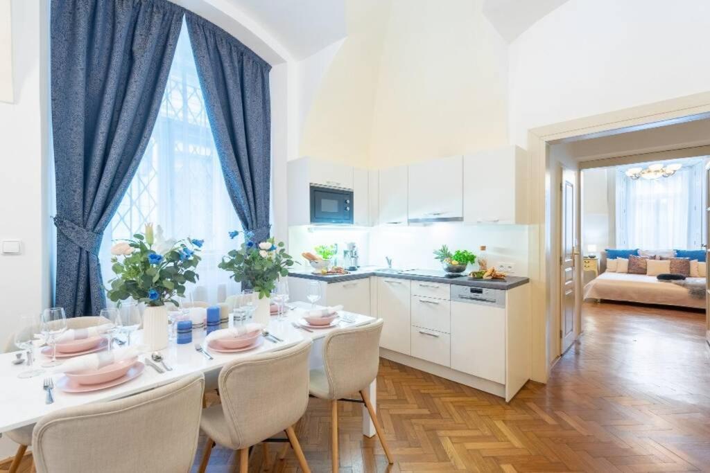 Rose Apartments / Romantic & Cozy / City Center Prag Eksteriør billede
