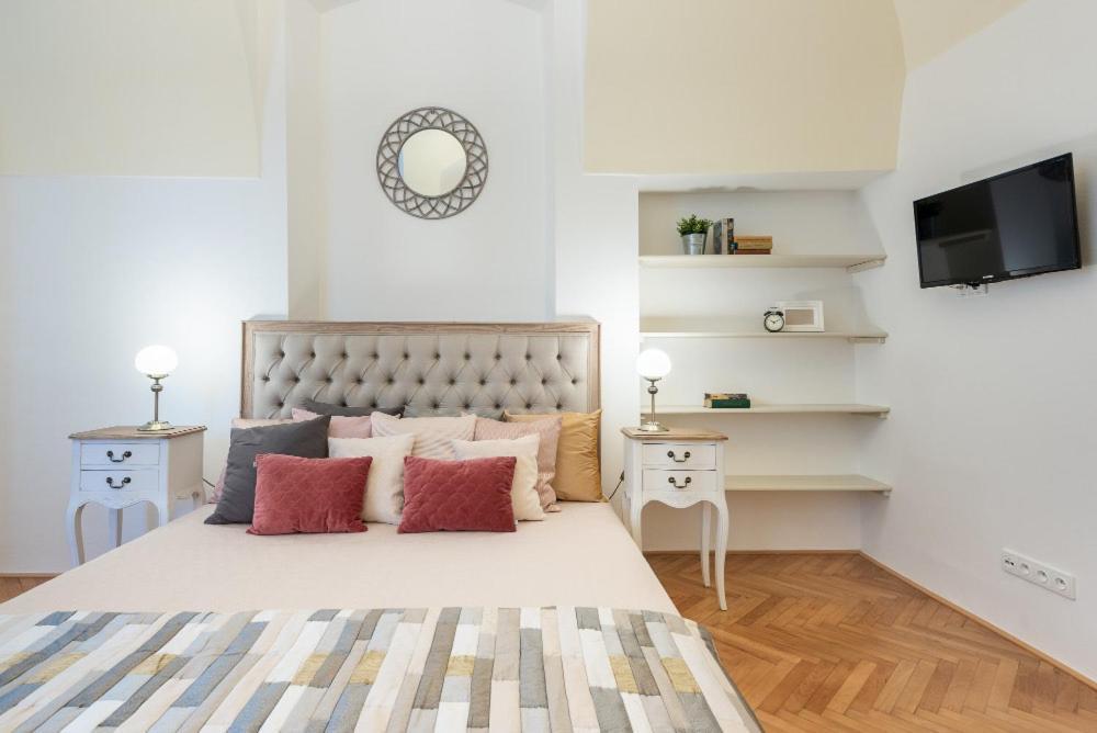 Rose Apartments / Romantic & Cozy / City Center Prag Eksteriør billede