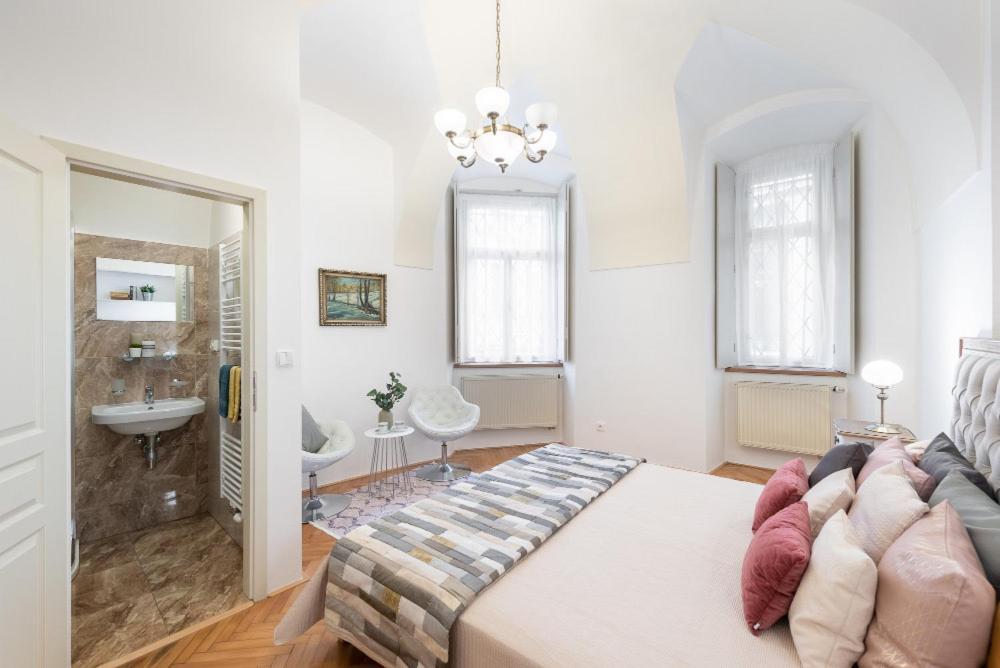 Rose Apartments / Romantic & Cozy / City Center Prag Eksteriør billede
