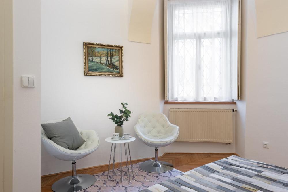 Rose Apartments / Romantic & Cozy / City Center Prag Eksteriør billede